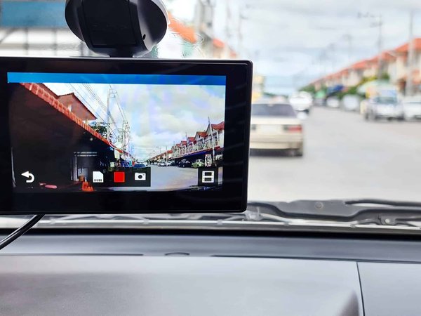 What Are the Key Features to Look for When Choosing a Dash Cam for a Lexus RX?